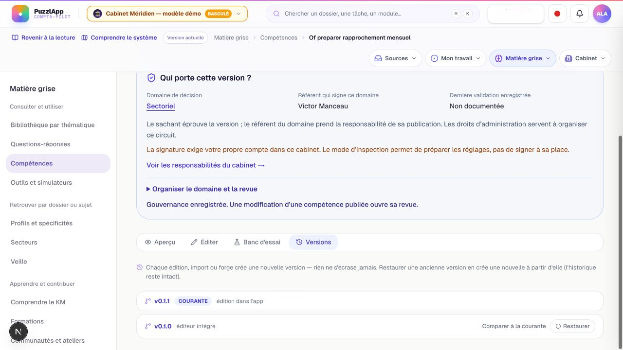 La compétence conserve ses versions et indique le référent du domaine : la rédaction de 0.1.1 n’efface pas 0.1.0 et n’enregistre pas une signature. Capture de l’application locale ; données fictives de Méridien.